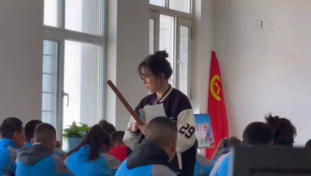 援疆支教是一片天空——长于观察学情,善于钻研方法的实习生梁晓晴