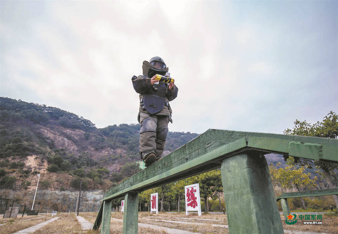 平凡的战位 奋斗的青春丨排爆手的平凡刻度_杨文军_训练_爆炸