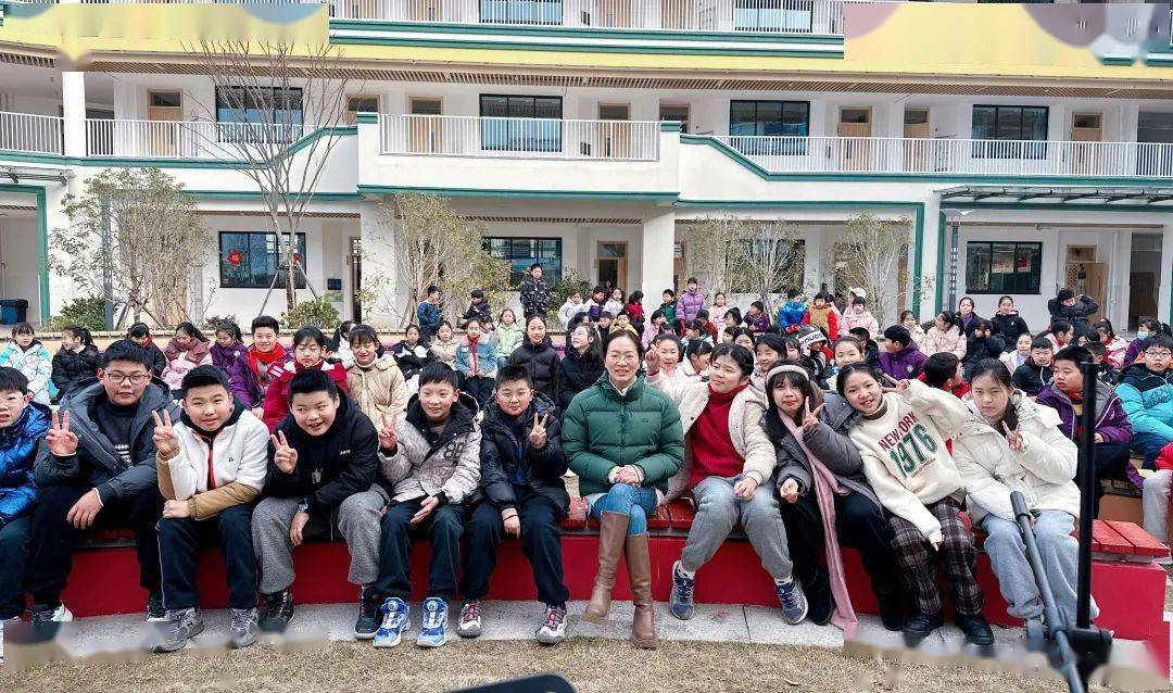 龙重登场 沐光而行 | 哲商现代实验小学举行新学期开学系列活动_向