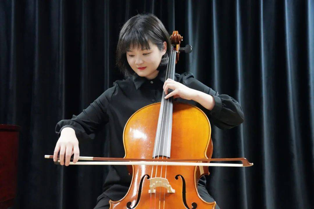 陈诗怡毕业于武汉音乐学院.