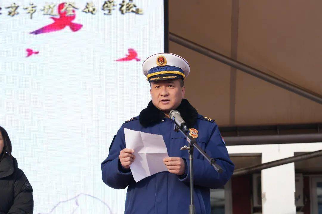 消防车开进校园 上好开学第一课——丰台消防深入北京市赵登禹中学