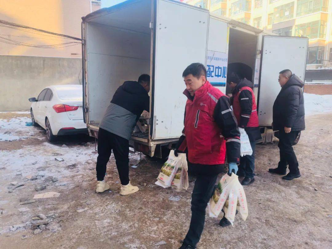 圆通黑龙江望奎分公司爱心捐赠万斤大米送给困难老人_服务_望奎县