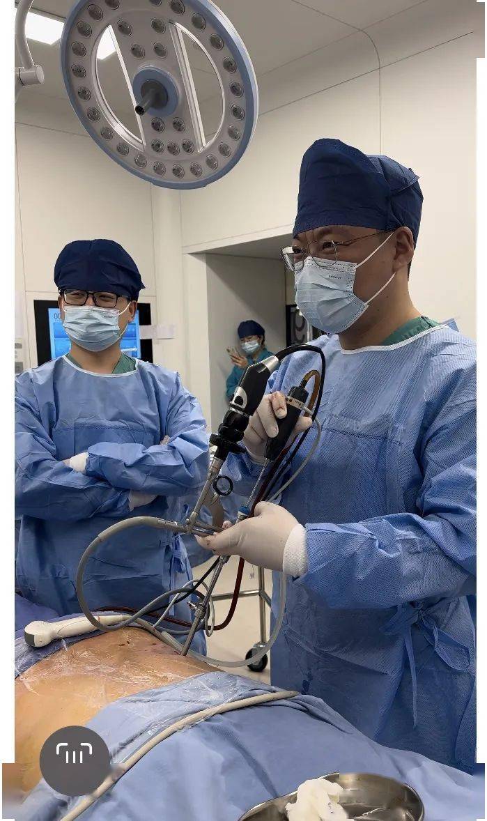 佑安泌尿外科成功实施同期双肾结石经皮肾镜取石手术解除病痛避免多次
