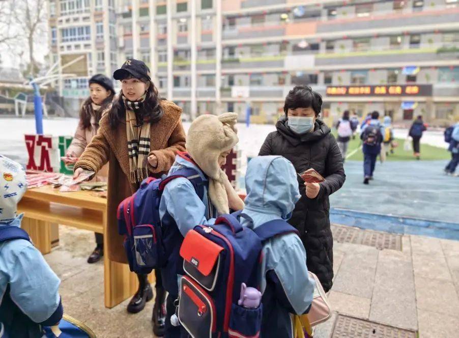 欣欣向"龙"启新程 齐乐"龙龙"向未来 ——广埠屯小学2024年春季开学第