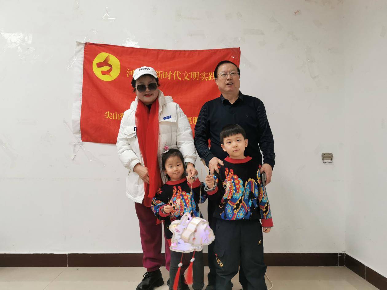 "见行见效 津彩绽放"活动参赛作品:水晶城社区 花灯