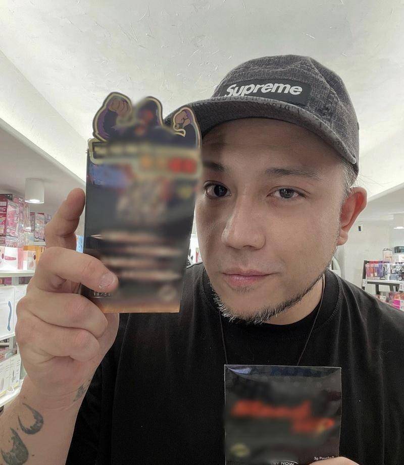 香港作精男星张致恒孩子患自闭症,妻子称身心俱疲,两人四年抱四_老公