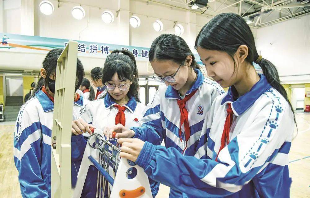 2月26日,长春市解放大路小学与吉林省科技馆共同开展"开学第一课"暨"