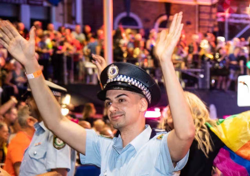 赫德森说,在一条信息中,拉马尔精心编造了戴维斯将搬到珀斯的故事,并