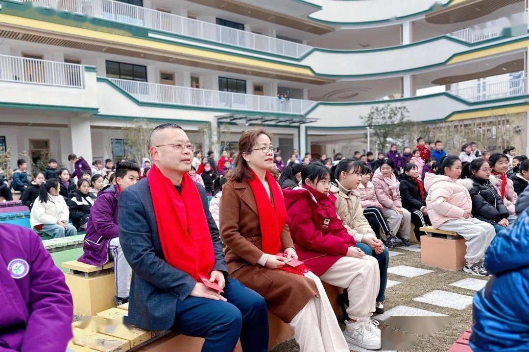 龙重登场 沐光而行 | 哲商现代实验小学举行新学期开学系列活动_向