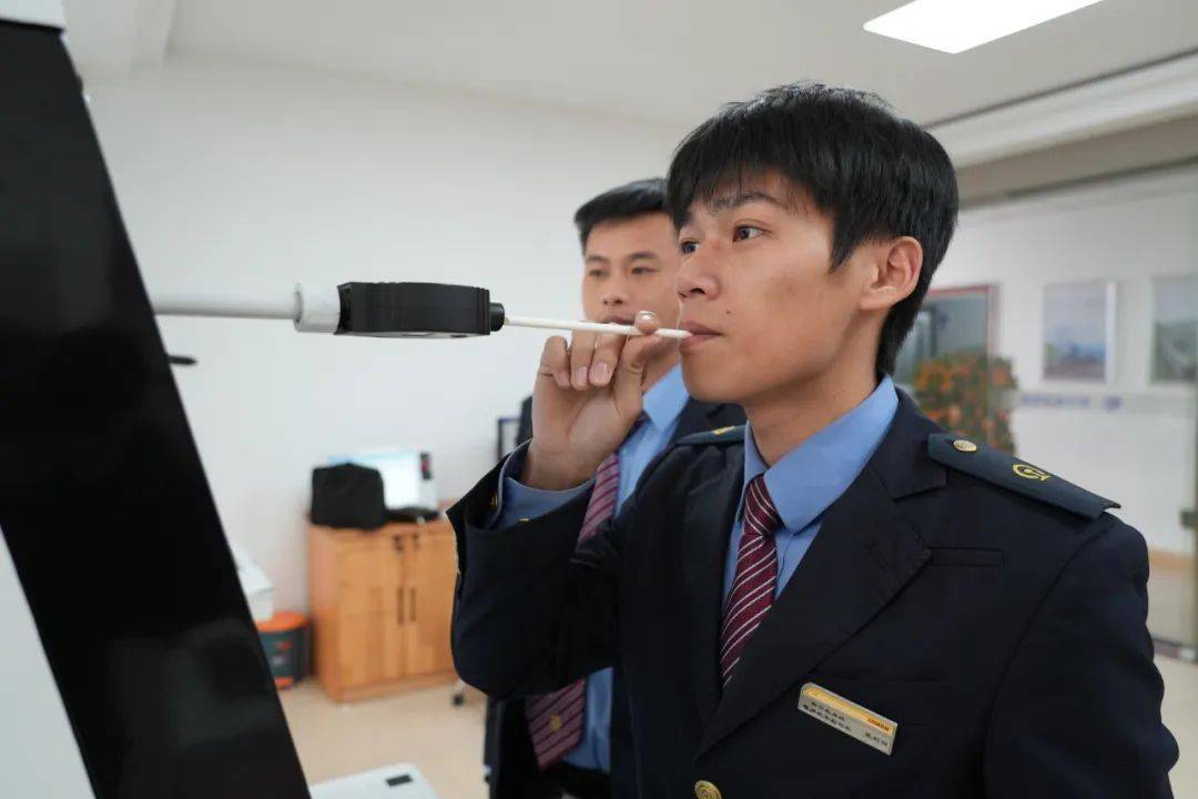 全村骄傲!一家三兄弟,都是火车司机!_李坤龙_南宁_哥哥