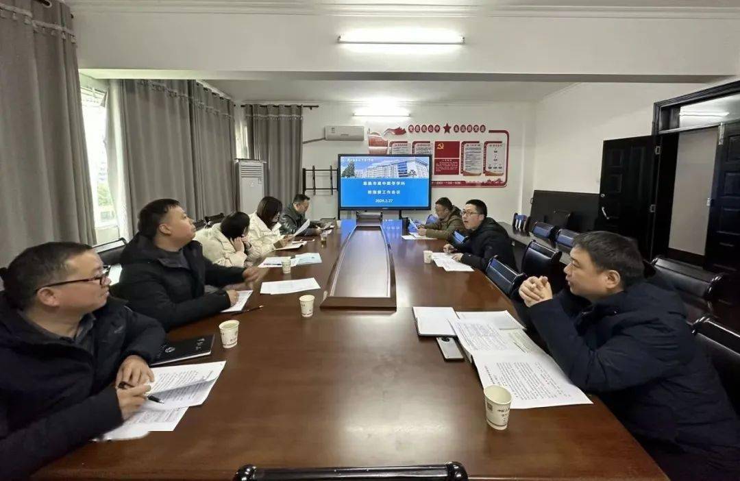 恩施市第一中学语文特级教师,湖北名师尹应睿老师为教指委的工作出谋