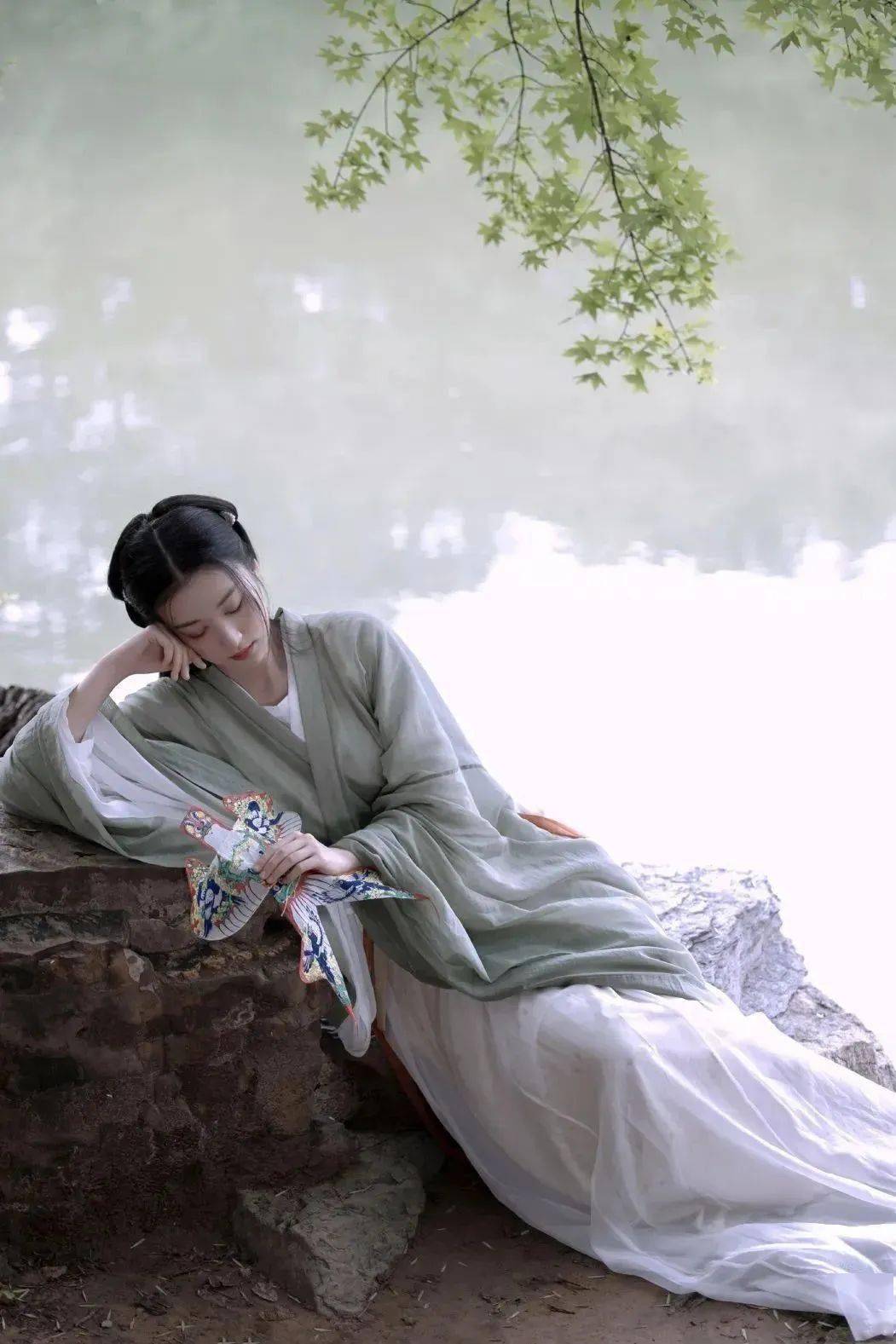 央视钦点,她带火了中国人的老钱风_汉服_复兴_文化