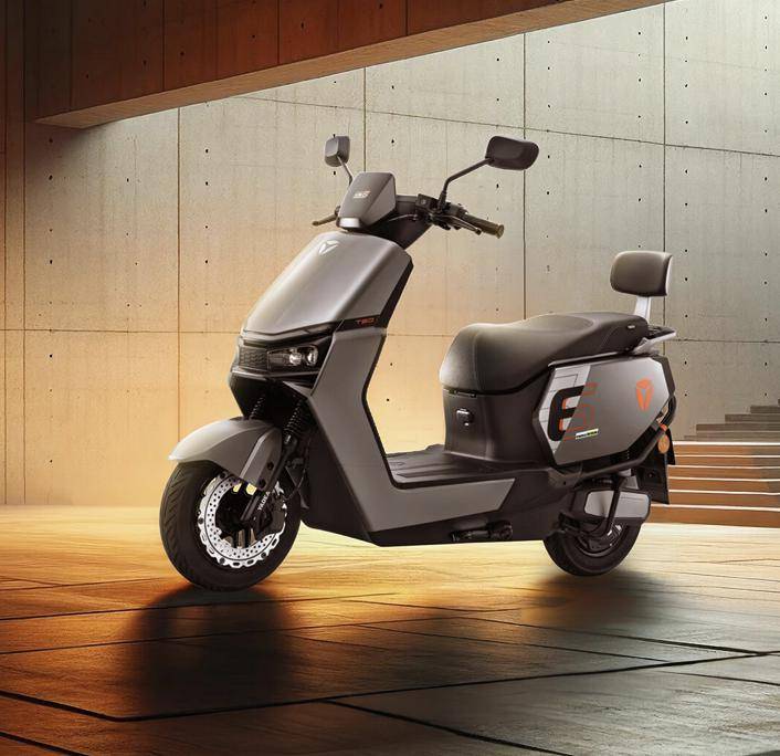 雅迪"冠能 6 代"q50 / t60 / m85 电动车亮相,3990 元起_搜狐汽车