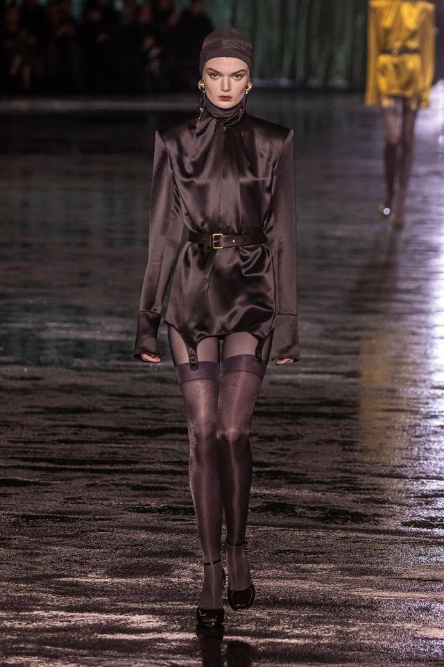 (外代二线)巴黎时装周——圣罗兰品牌时装秀_法国巴黎_新华社_欧新