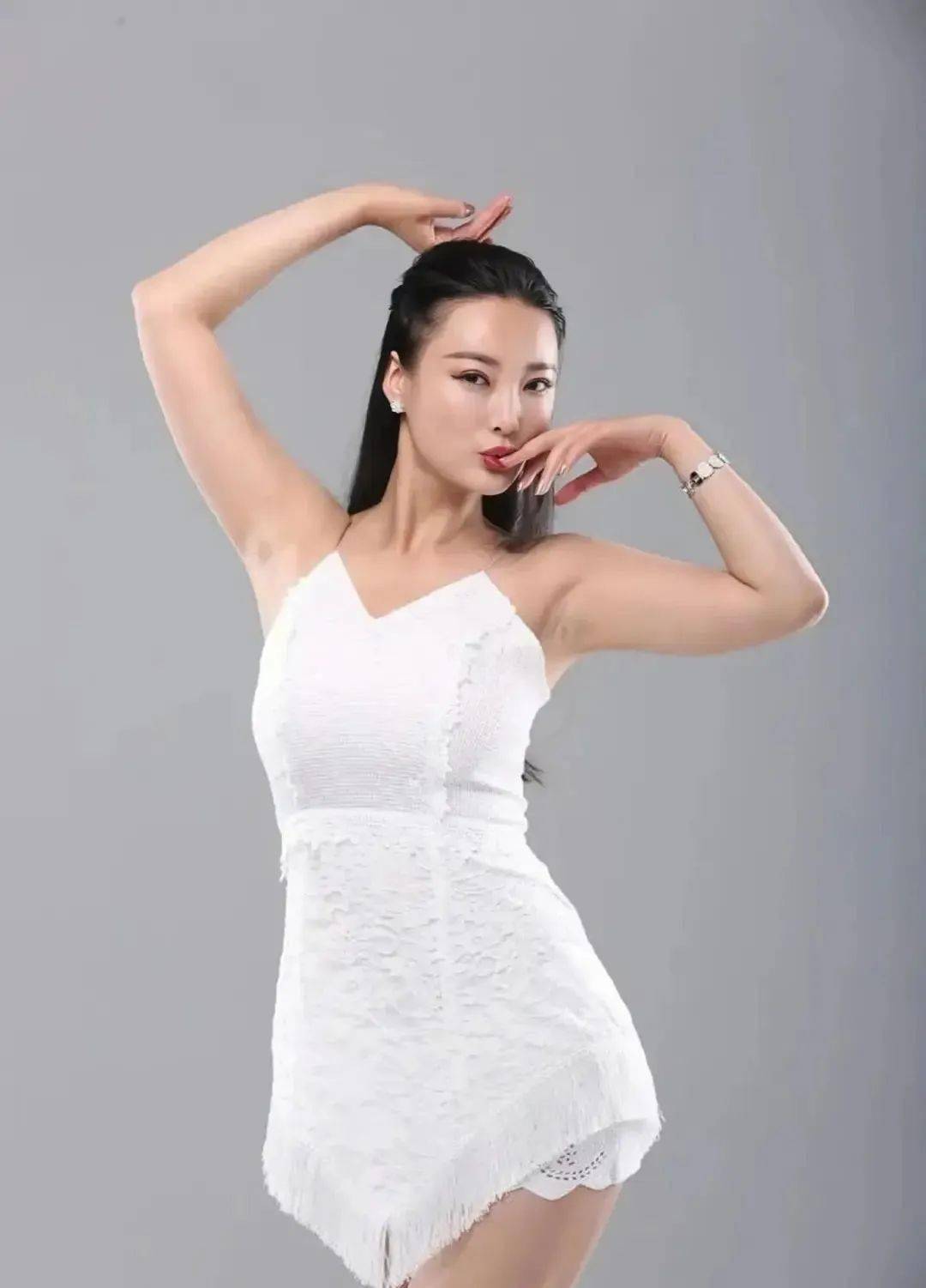 这大号水蜜桃,谁不迷糊?_王李_丹妮_身材