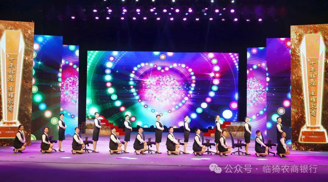 礼仪展示《朋友,您好》男生小合唱《时代号子》小品《先稳住她》音乐