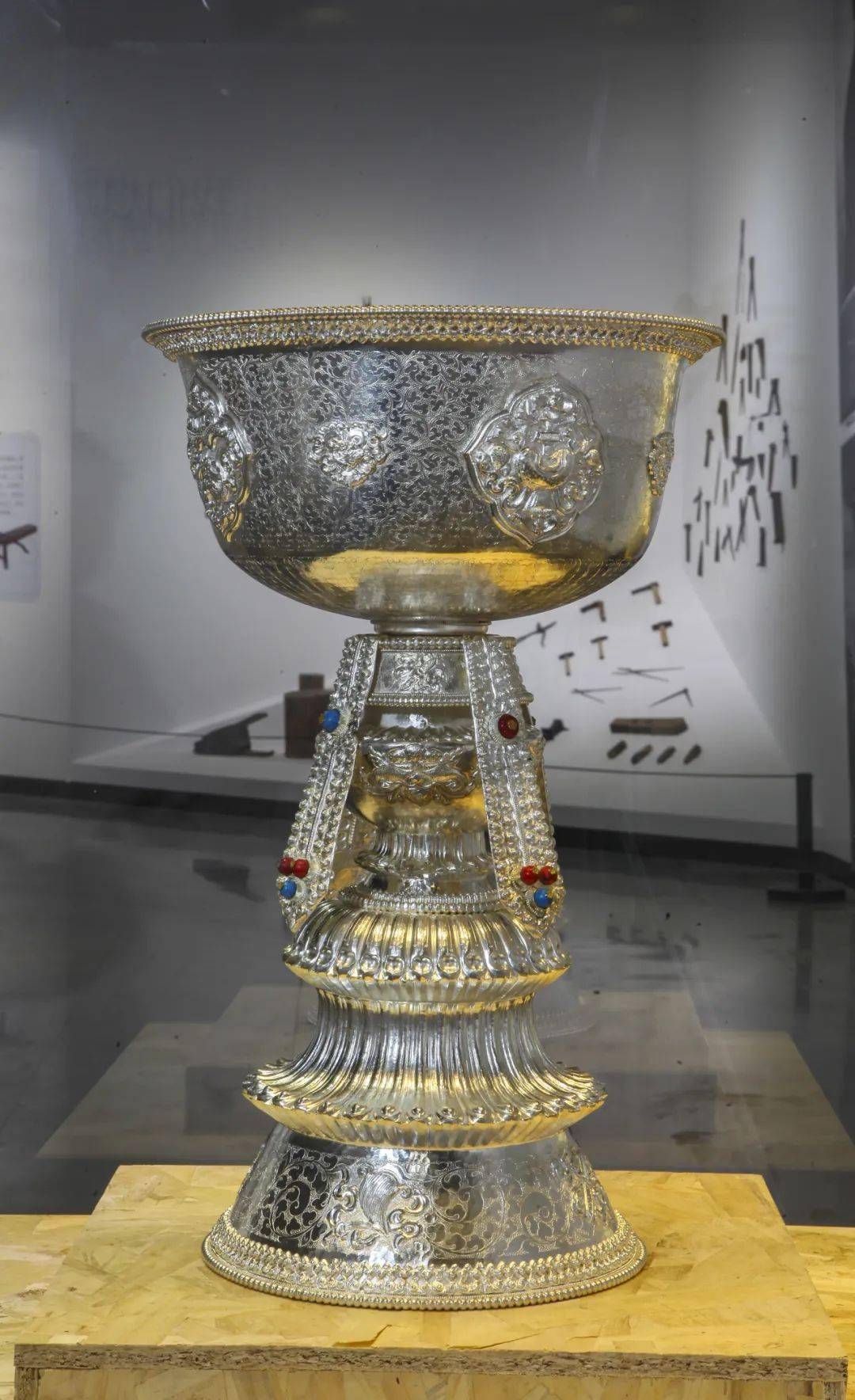 作品木纹泡壶系列 ——母炳林 作品苗族银花——寸发标 作品九龙壶