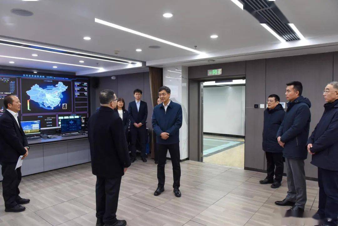 2月27日,省委书记,省人大常委会主任陈刚在人民银行青海省分行调研