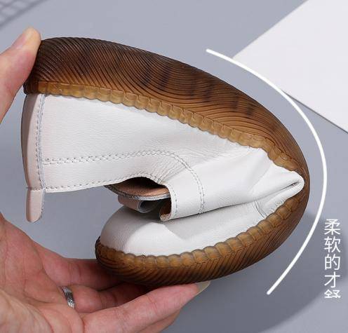 的是牛二层皮,面料柔软亲肤,鞋底采用的是牛筋鞋底,足够有弹性和韧性