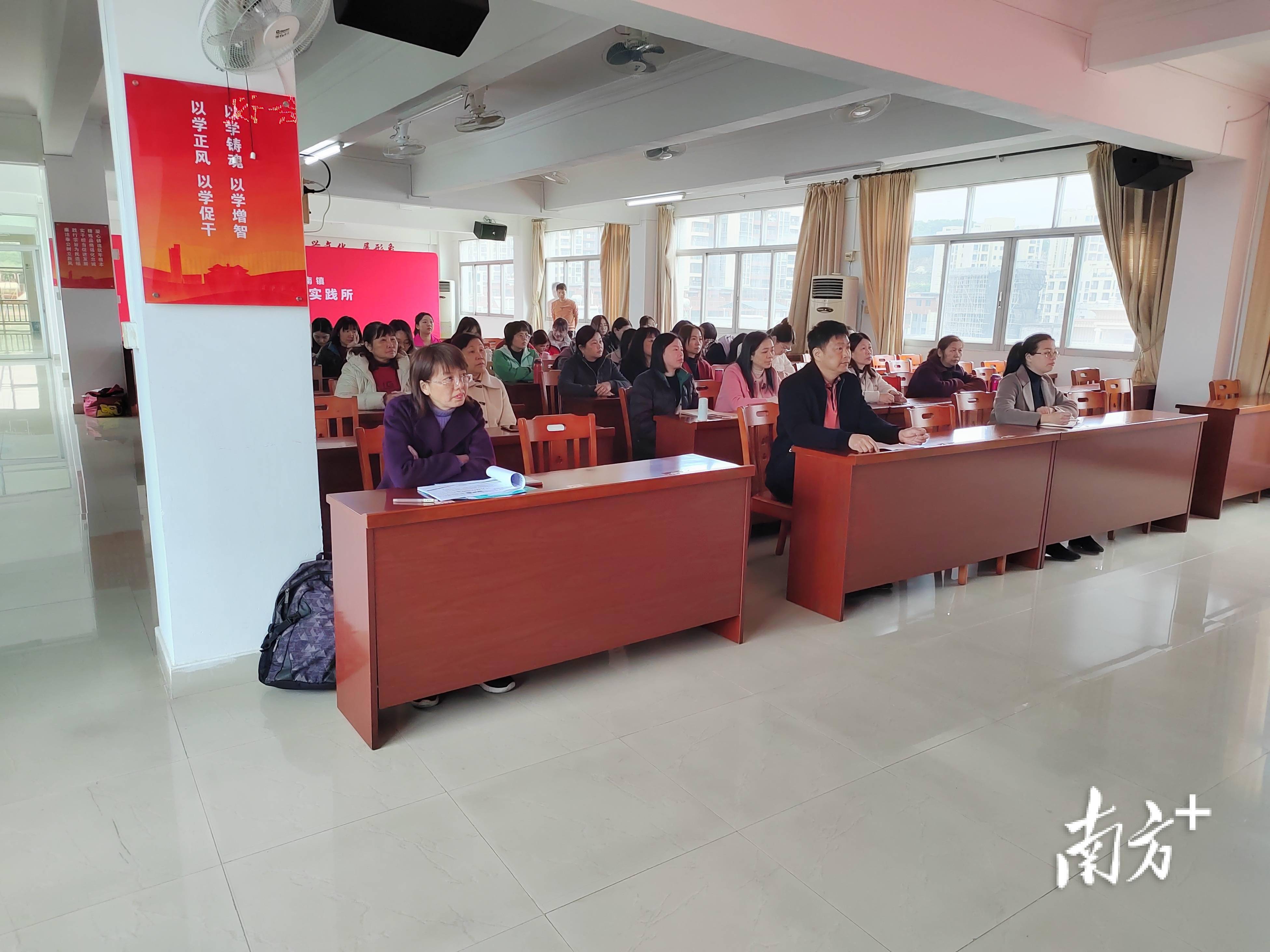 丰顺汤南镇开展《妇女权益保障法》普法宣传进机关活动_女性_发展