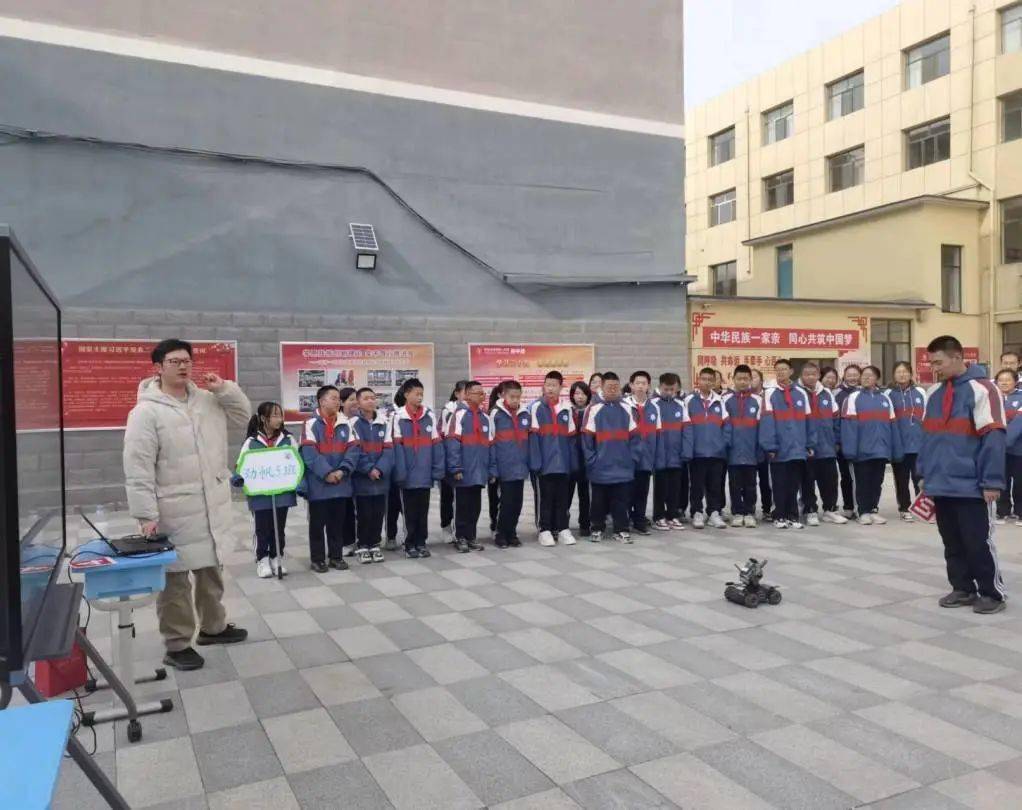 "初"心如磐 奋楫笃行 | 呼市一中初中部"筑科学报国梦 扬少年强国志"