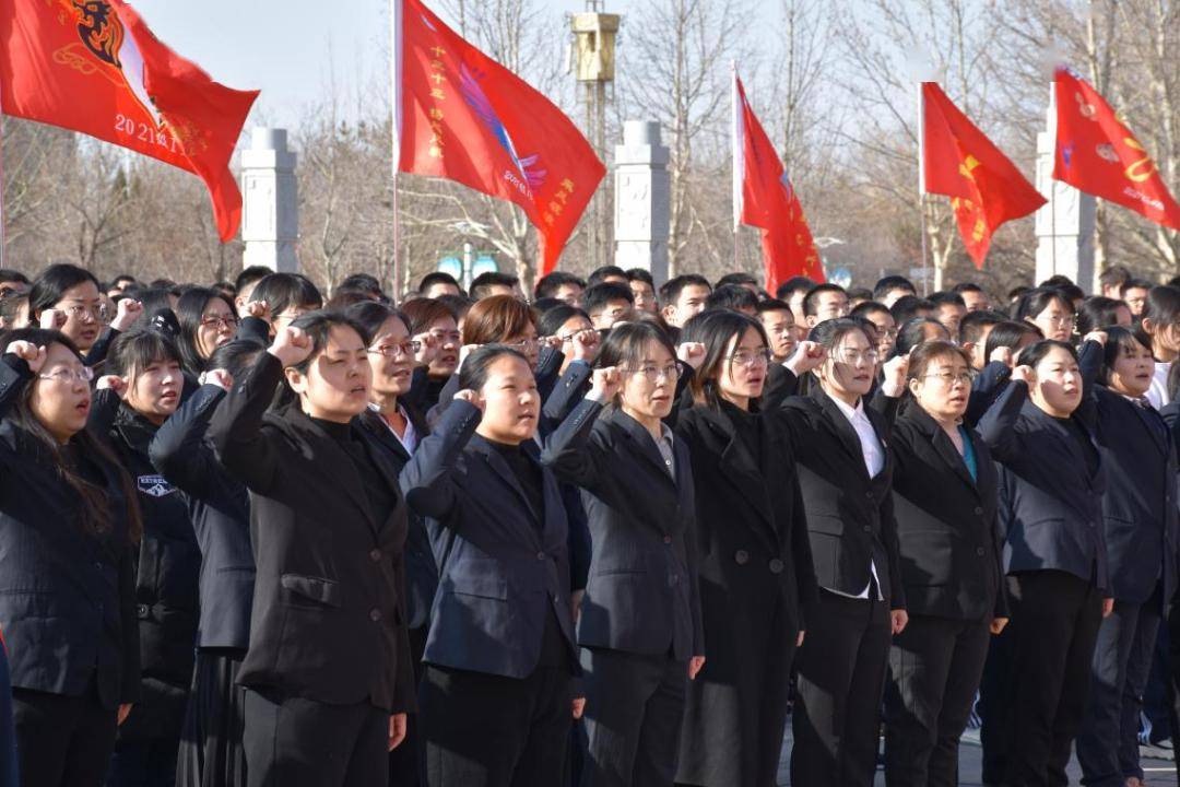 用行动让六月丰硕的果实在垦利一中的校史上写下辉煌的一页