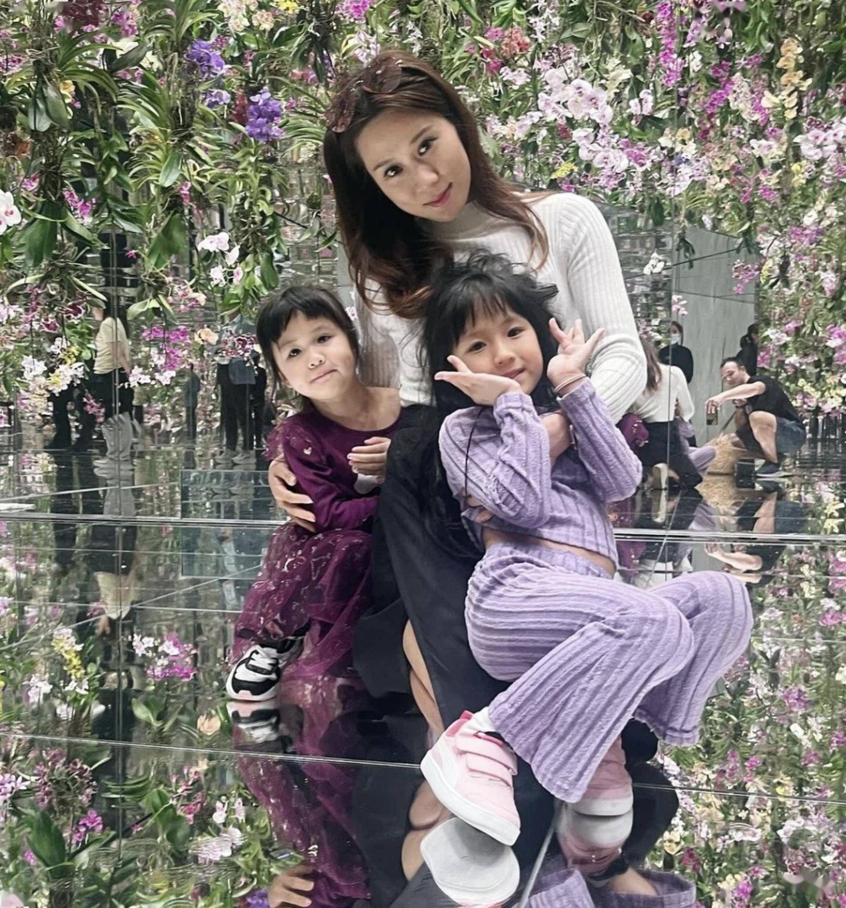 "猪扒港姐"张嘉儿晒近况!两女儿颜值获赞,大女儿被喊话去选美