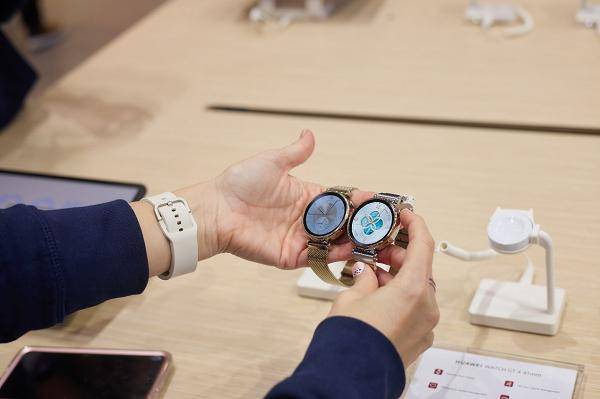 华为多款穿戴产品荣获"mwc 2024最佳产品奖",引领未来穿戴新趋势_设计
