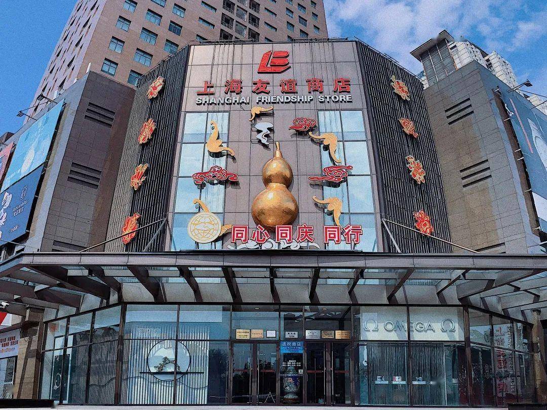 接待了各国来沪贵宾,代表团,旅游者,国际海员,外国专家,驻沪各国领事