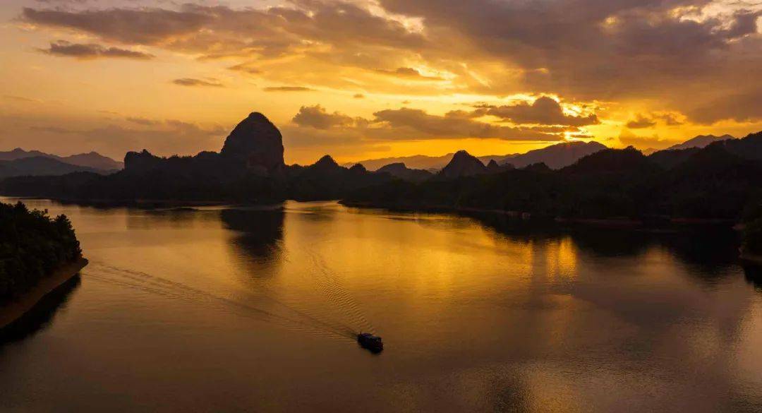 铜鼓石|邹甫龙:九龙湖,天柱峰……_西湖_客人_游客