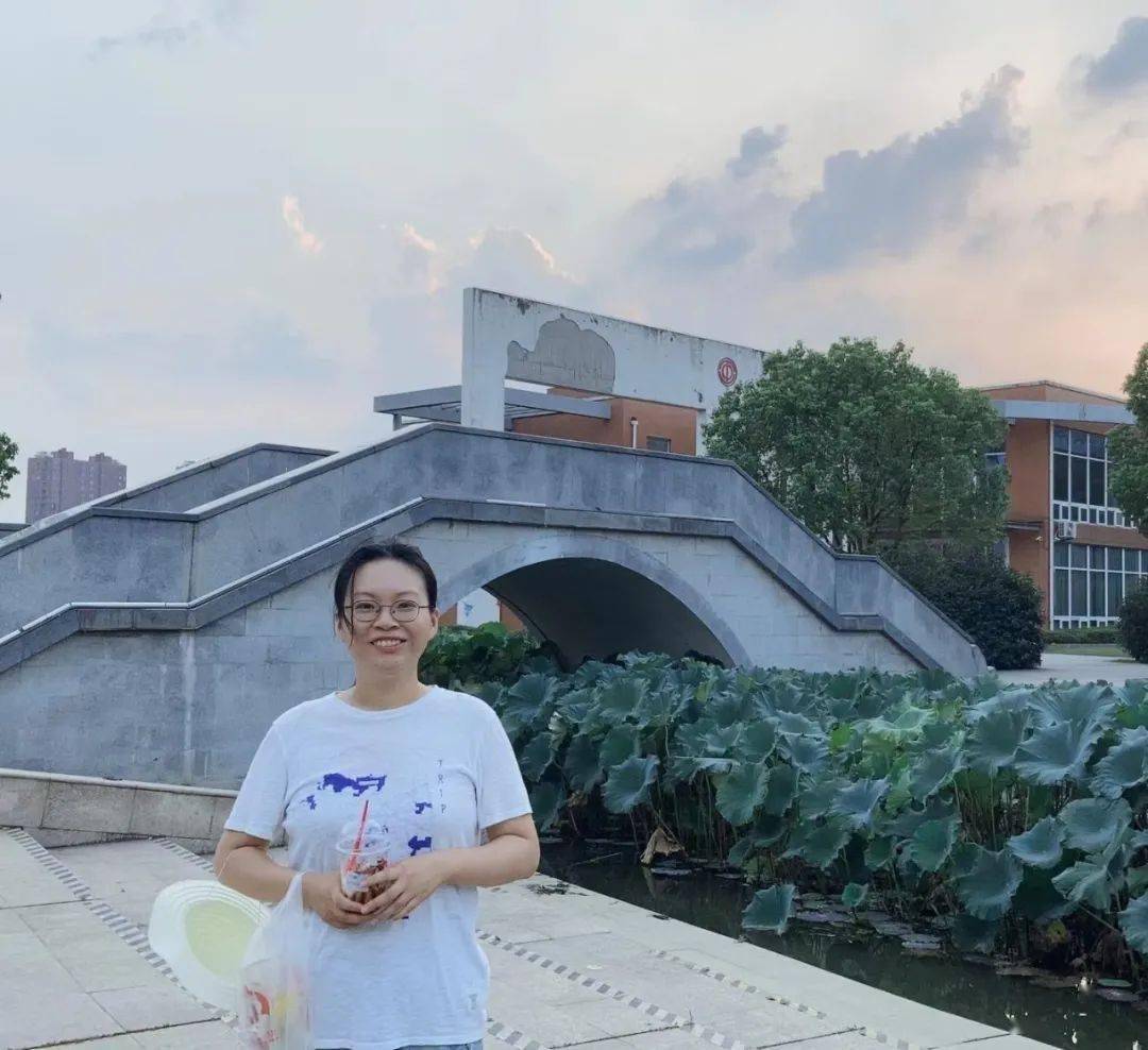 青春风暴 | 韩藕,臧诗华,姜雅平,李梦凡 × 像鲸尾扬起的浪_纸箱_什么