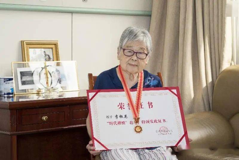 爱人者人恒爱之大爱医者李桓英的百年传奇