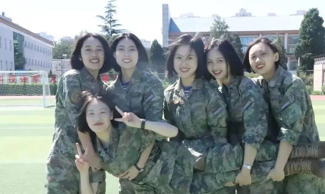 女生参军,你想知道的答案都在这里→_女兵_训练_部队