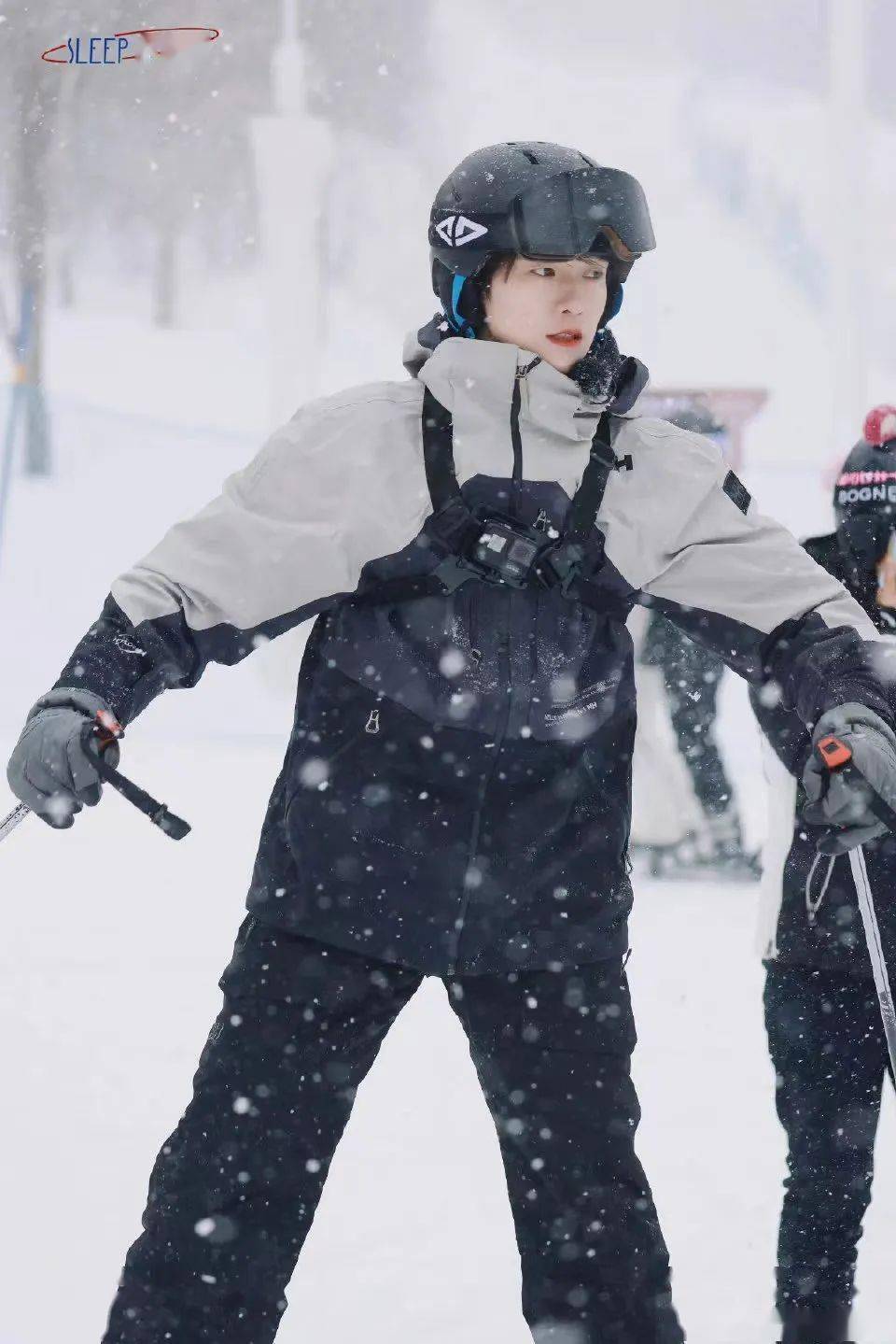的季节了再次迎来了欢乐滑雪场在这个飘着雪花的春天长白山又降大雪!