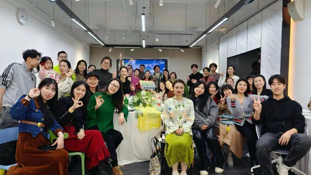 逃离职场的年轻人,开始搞"一人公司"_工作_领导_项目