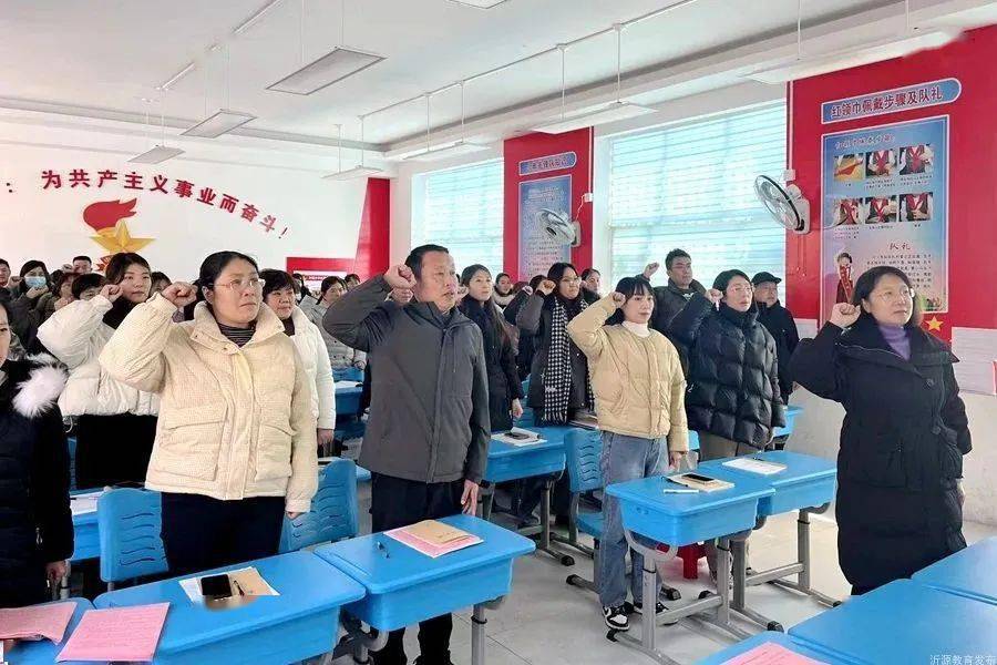 强师德铸师魂守师德初心绽师风之美