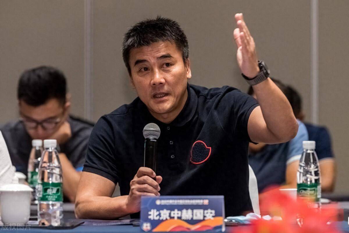 日前,国安老总李明在接受媒体专访时,谈到了新赛季中超争冠的话题.