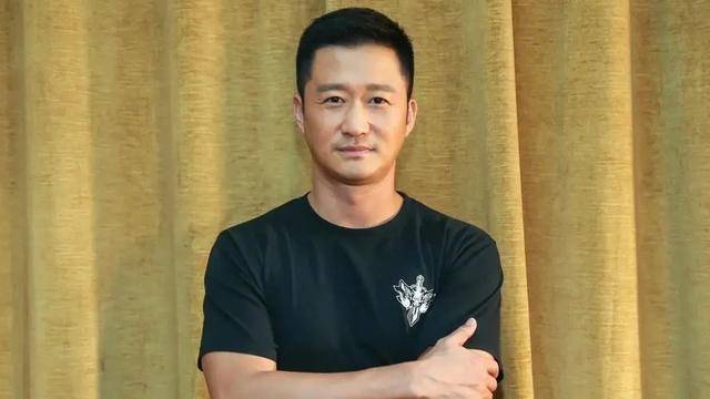 近日,中国影坛巨星吴京的形象备受争议,他在过去几年里以一系列爆炸性