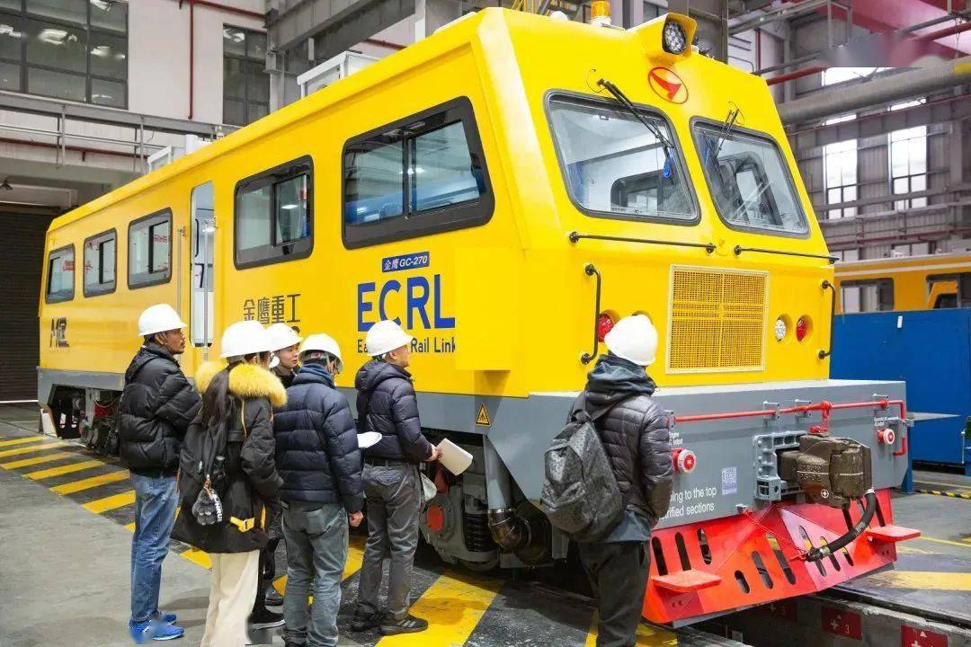 gc-270型重型轨道车是金鹰重工公司优质产品和服务的延续为当地铁路