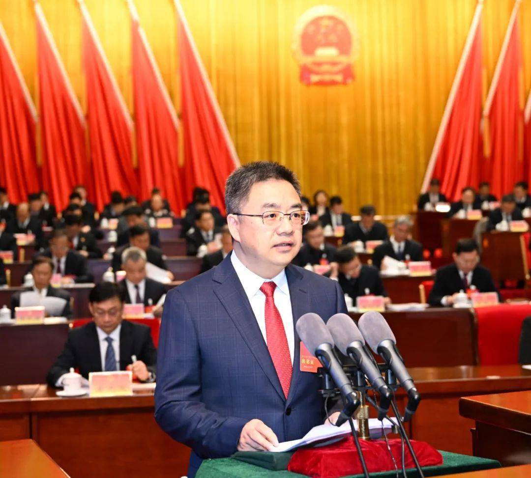 钦州市六届人大五次会议开幕_发展_王雄昌_工作