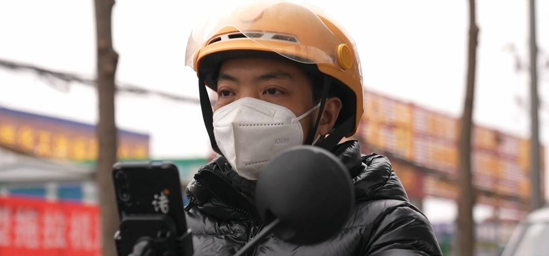 寻亲团圆后代坤回成都送外卖:要让家人过上更好的生活|看见正能量