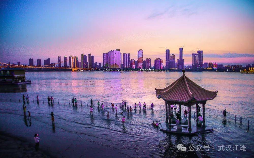 摄影:涂汉溪百年前的码头,逐渐发展成今天市民日常休闲的好去处.