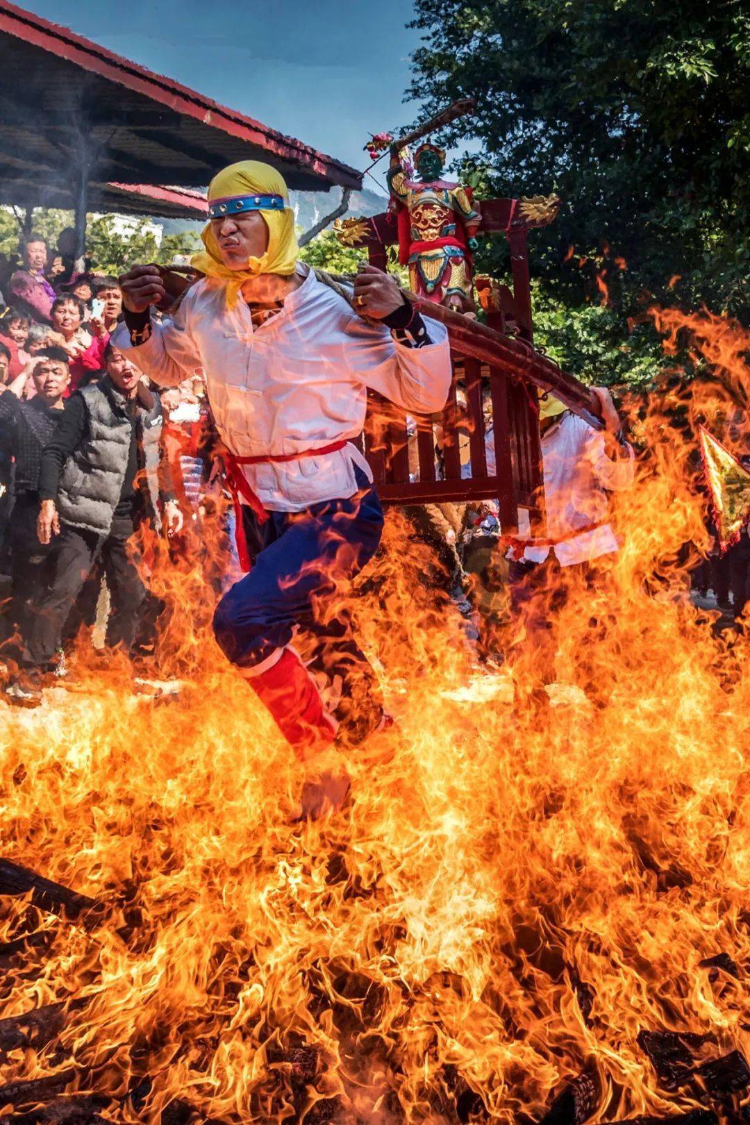 正月十七,莆田梧塘镇松东村赤脚踩火闹元宵_涵江区_摄影_景点