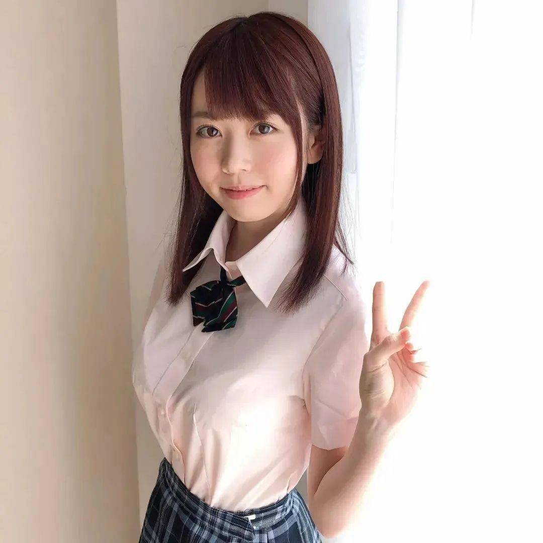 翻牌又白又瘦g杯大熊萝莉真顶不住