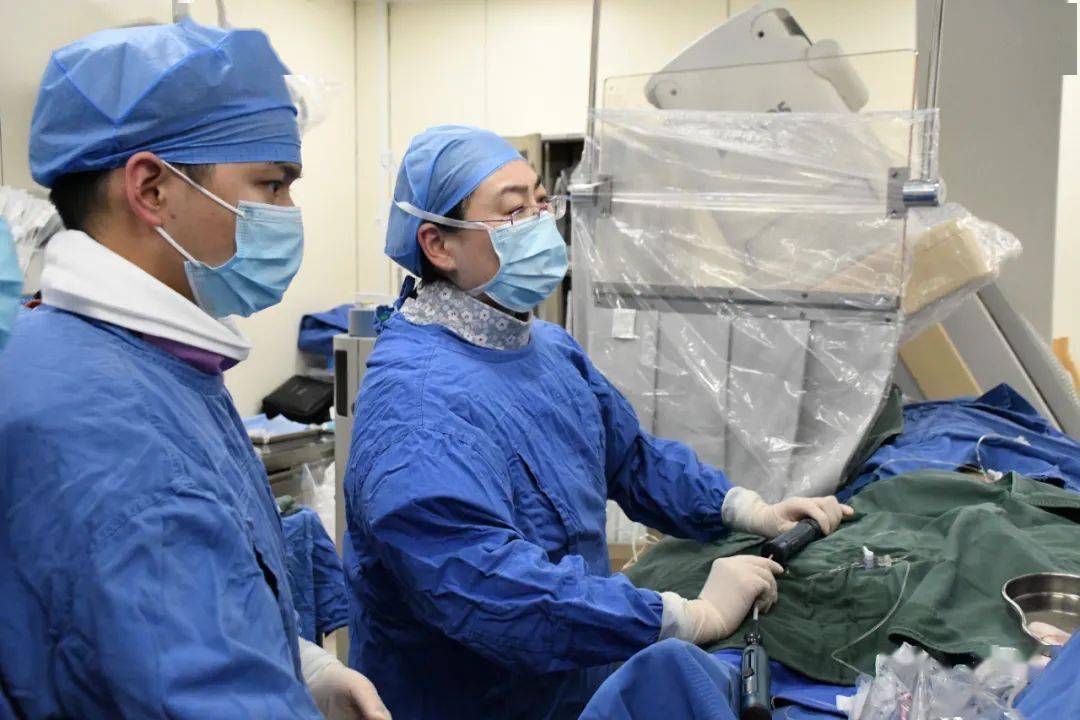 河南省胸科医院专家团队成功实施一站式脉冲消融术 左心耳封堵术_黄琼