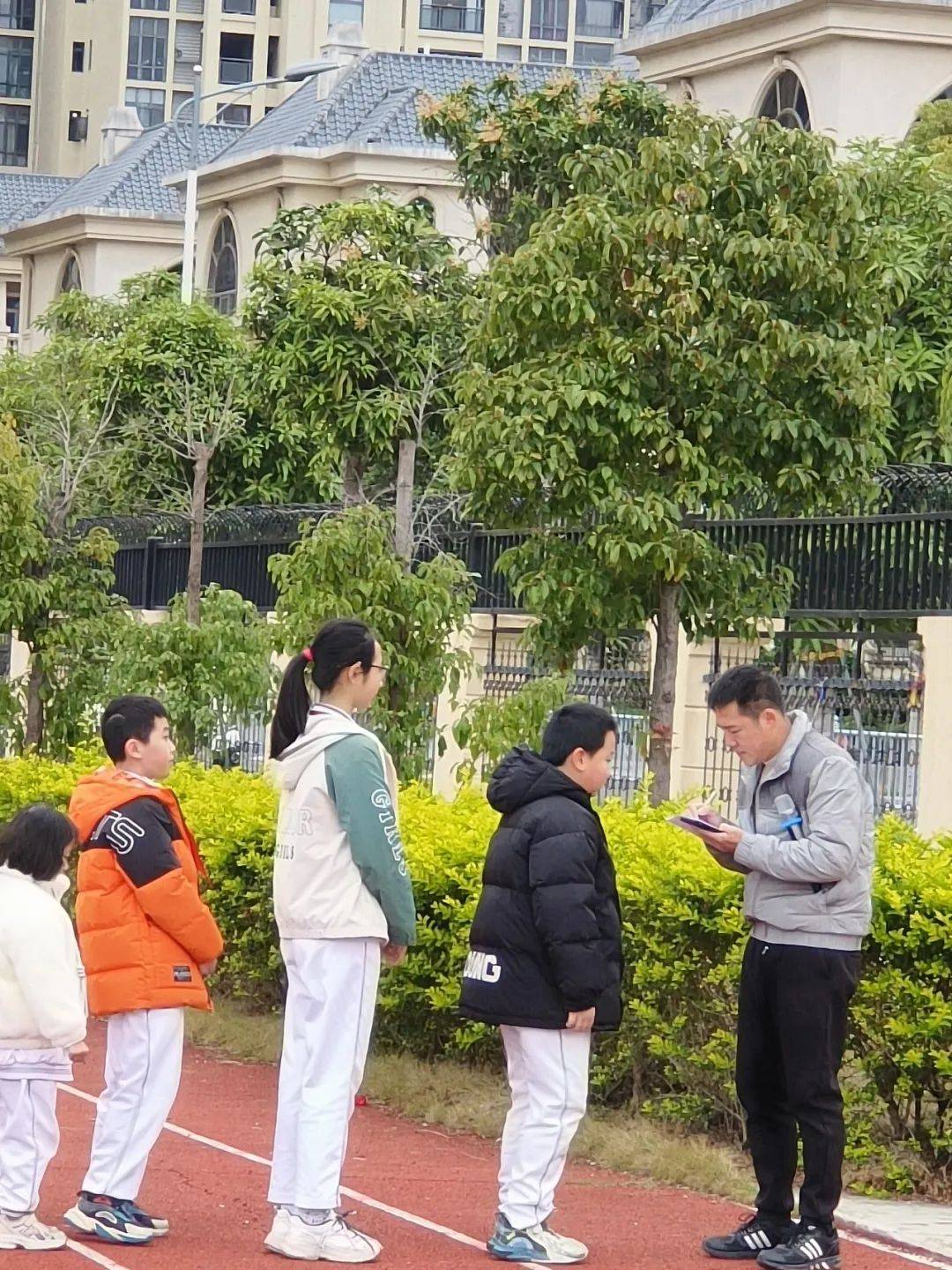 以练筑防防范未燃汕头市长厦小学开展消防安全疏散演练