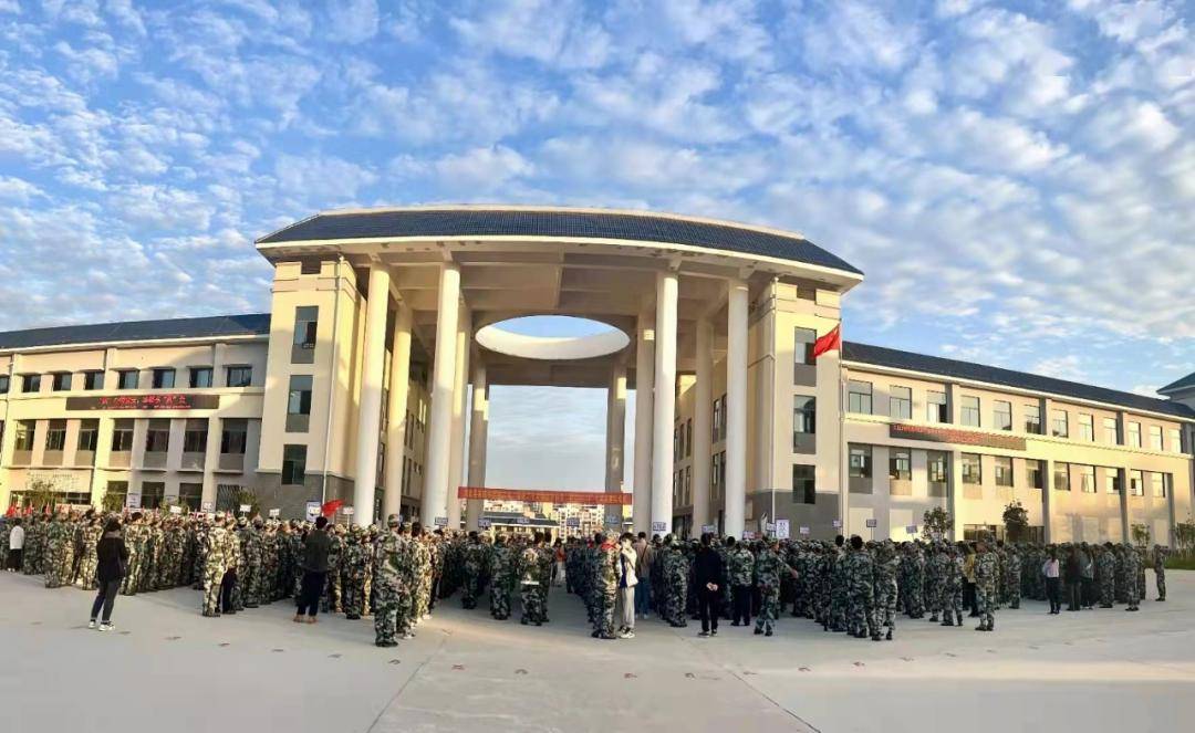 浦北县第四中学被认定为国家级中小学国防教育示范学校!