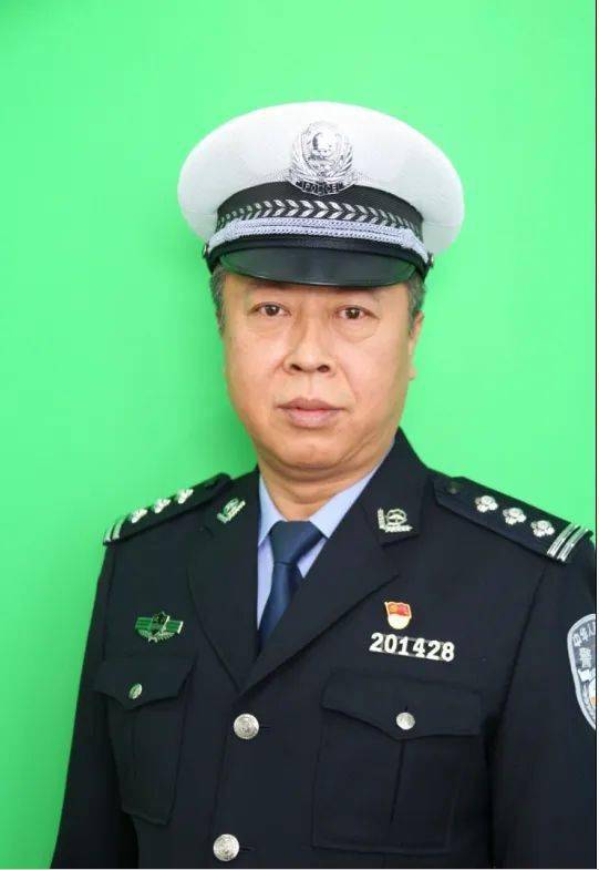 宣传教育大队副中队长郑琳大连市公安局交通警察支队交警综合业务交警