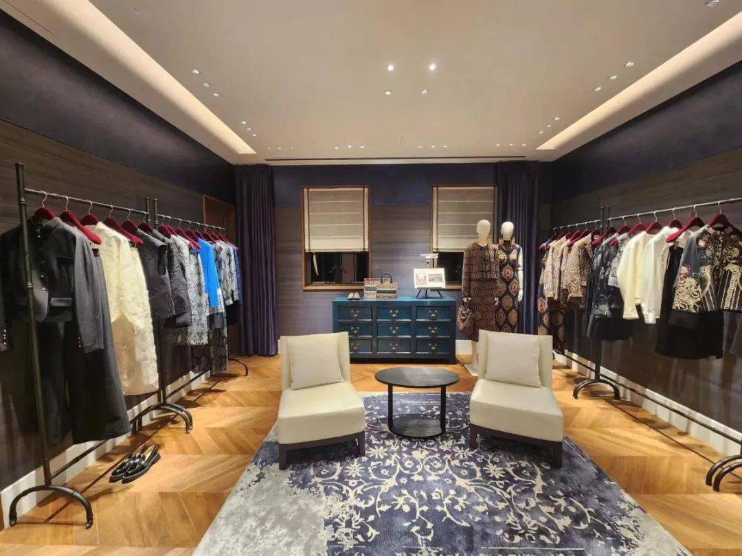 华丽探店 | 雅莹新店为何"藏身"上海新乐路的私宅?_品牌_集团_商业