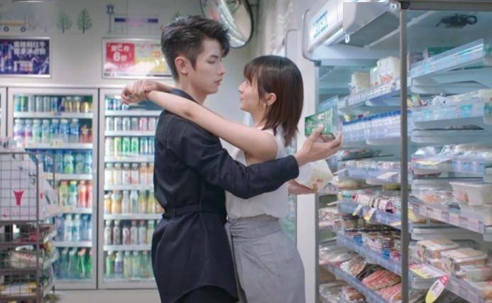 50万人意淫的共享女友,我看吐了_视频_文学_女孩